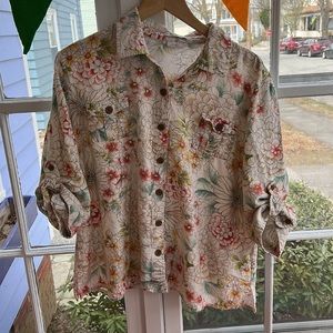 Van Heusen studio 3/4 length sleeve top. 55% linen 45% rayon.